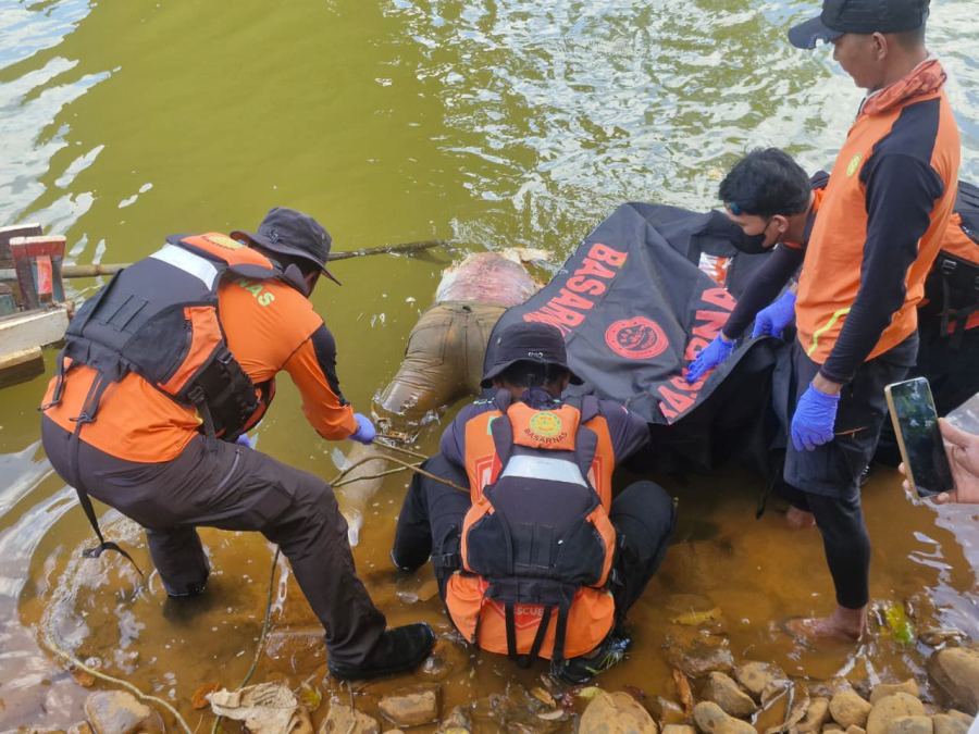 Mayat Tanpa Kepala dan Lengan Ditemukan Terapung di Sungai Lalindu