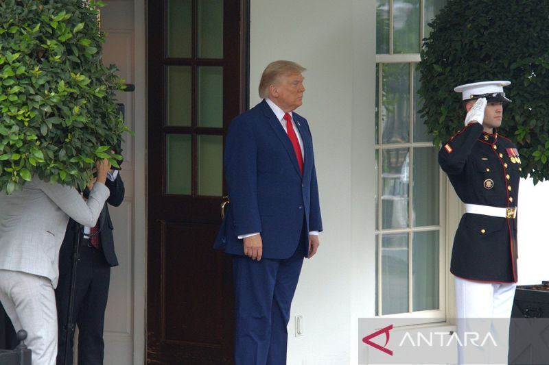 Trump temui pelaku industri minyak untuk tekan harga BBM AS