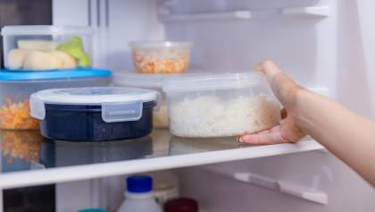 5 Ciri Ini Menandakan Makanan di Kulkas Sudah Basi, Segera Buang