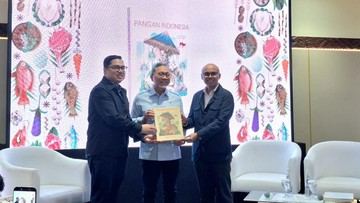 Zulhas & Dirgayuza Setiawan Luncurkan Buku 'Pangan Indonesia'