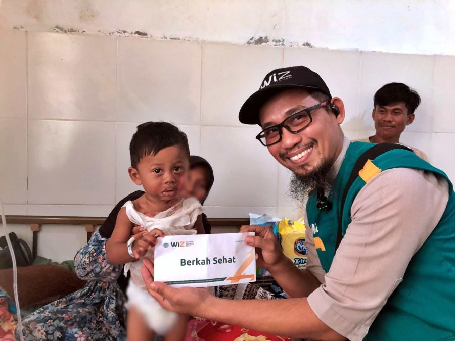 Bayi Dhuafa Korban Luka Bakar Dapat Santunan Berkah Sehat WIZ Parigi