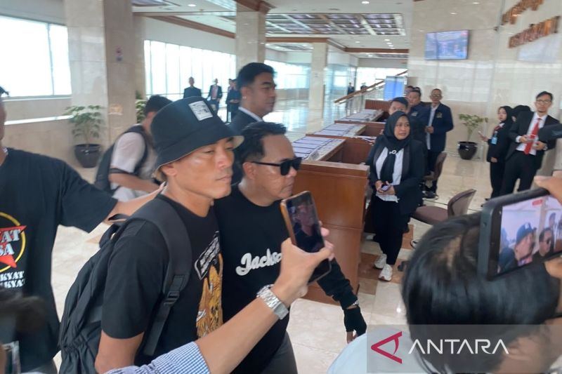Aktivis Pati Supriyono alias Botok ikuti rapat paripurna DPR