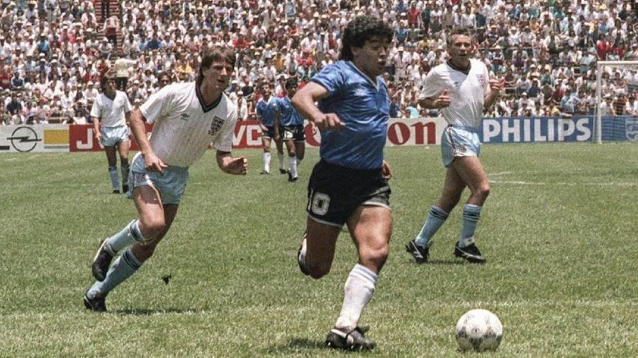 Bola Gol 'Tangan Tuhan' Maradona Laku Rp59 miliar