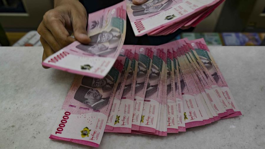 Rupiah Hari Ini Tersungkur ke 18.135, Ekonom Ungkap Penyebabnya