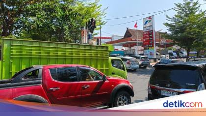 Sopir Truk 2 Jam Antre demi Isi Solar di SPBU Pengayoman Makassar