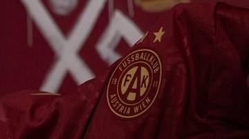 Video Pelukan dan Ciuman Warnai Peluncuran Jersey Baru Klub Austria Ini