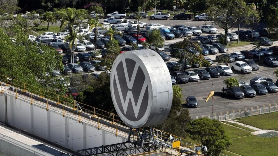 Keok Lawan Produk China-Tarif Trump, VW Putuskan PHK 100.000 Karyawan