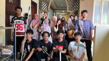Siswa Tahfidz Smamita Gelar Jumat Bersih, Rawat Masjid Tebar Kebaikan