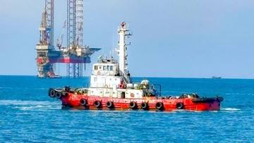 Kapal Mungil Ini Jadi 'Pengawal' Tanker Migas di Balongan