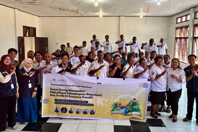 TEP ITS kembangkan sistem pengajuan kependudukan digital di Ransiki