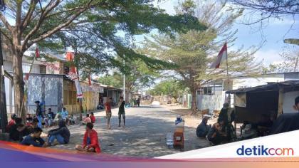 Bentrok Tolak Eksekusi Lahan di Jalan Dg Tata Makassar, Massa Blokade Jalan