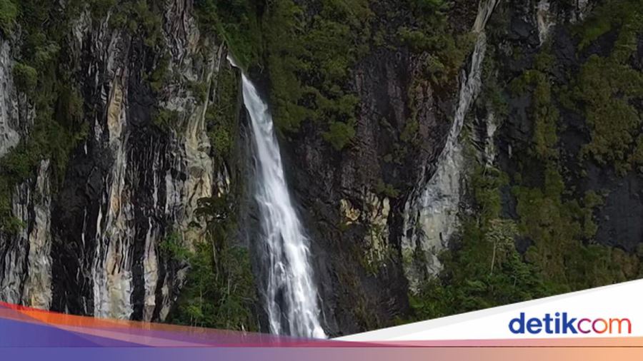 Pesona Air Terjun Sambabo yang Menjulang di Pegunungan Quarles Mamasa