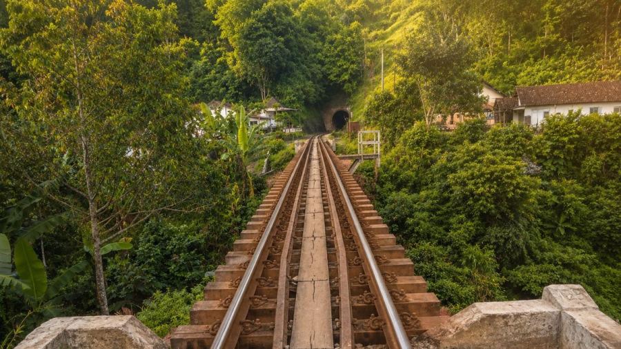 7 Jalur Kereta Api Terindah di Indonesia