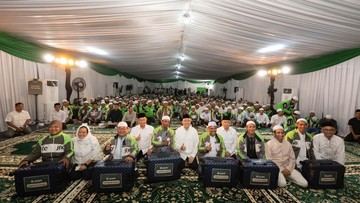Momen 70 Driver Gojek Persiapan Berangkat Umrah Bulan Depan, Haru & Khidmat