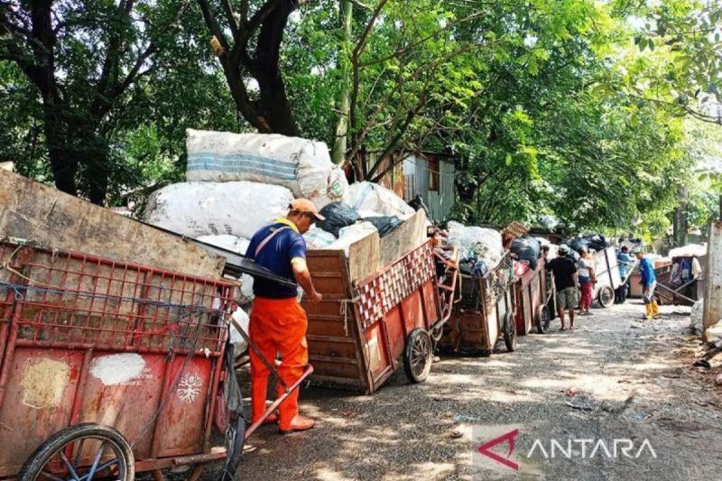Pemkot Jaktim tekan timbulan sampah hingga 865 ton per hari
