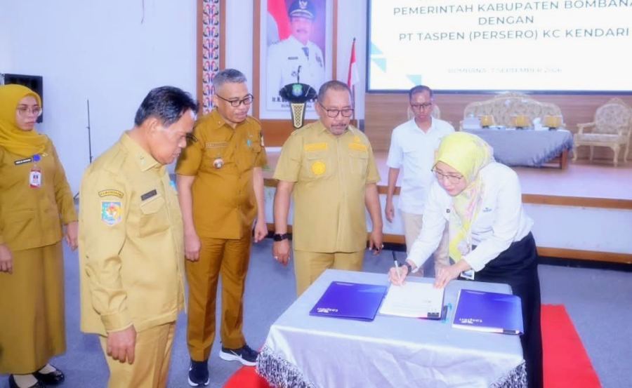 Bupati Bombana dan PT Taspen Melindungi ASN hingga Masa Pensiun