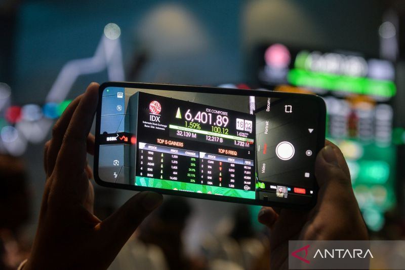 IHSG ditutup menguat seiring stabilitas data ekonomi domestik