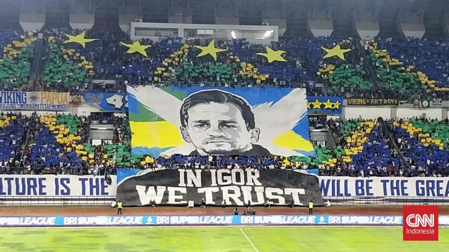 Tolic Merasa Belum Layak Dibuatkan Tifo dan Dieluk-elukan Fans Persib