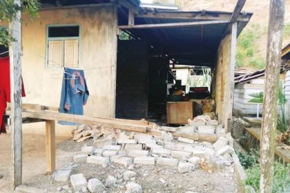 BNPB: 15 KK-15 rumah terdampak oleh gempa M5,5 di Halmahera Tengah