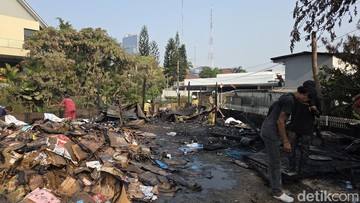 Kebakaran Bedeng di Kedoya Jakbar Padam, Sisakan Puing-puing