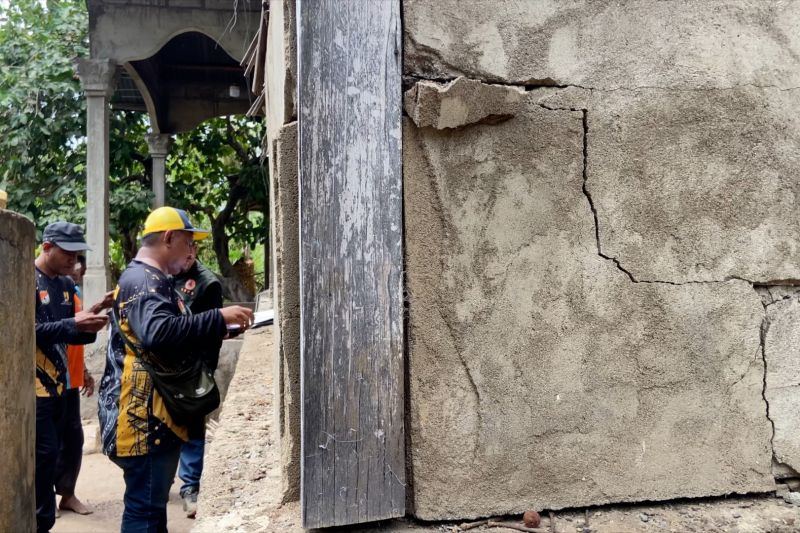 Pemkab Sikka verifikasi kerusakan rumah warga pascagempa M 7,7 NTT
