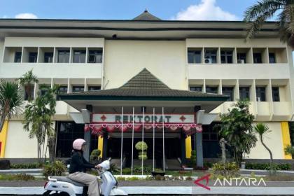 KPK sita dokumen usai geledah delapan rumah dan Rektorat Unsoed