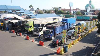 Antrean Panjang di Pelabuhan Ketapang Dipicu Lonjakan Kendaraan Logistik