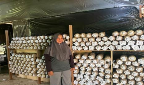 Tak Ingin Jamur Terbuang, Astuti Justru Merintis Usaha Hingga Pimpin Bank Sampah
