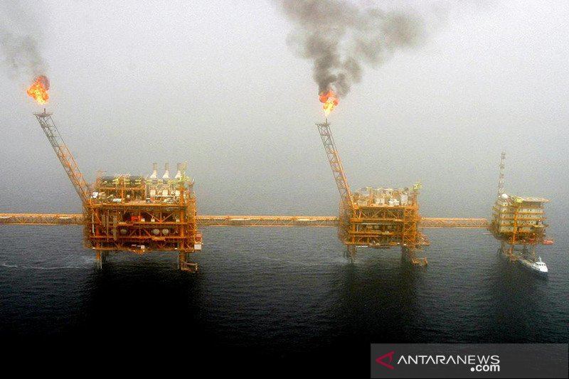 Iran pulihkan 40 persen kapasitas produksi di ladang minyak yang rusak