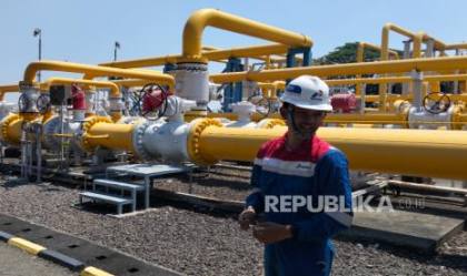 Kisah Mereka yang Menjaga Rantai Energi di Porong