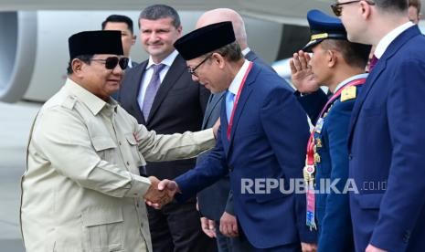 Prabowo Tiba di Vladivostok Disambut Meriah Mahasiswa Indonesia