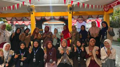 Mahasiswa KKN 02 STAIM Karangasem Paciran Ajak Ibu-Ibu Desa Tamanprijek Belajar Membuat Sabun Cuci Piring Mandiri