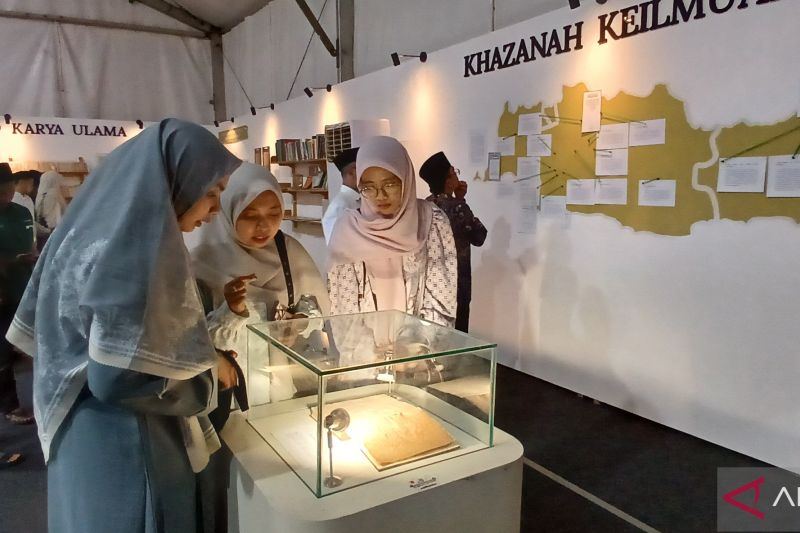 Menjaga peradaban Nusantara dari lembaran manuskrip rapuh