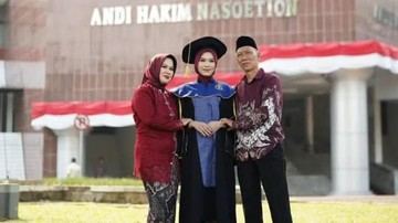 Ortu Lulusan SD, Anak Pegawai Toko Bangunan Ini Kini Jadi Lulusan Terbaik IPB