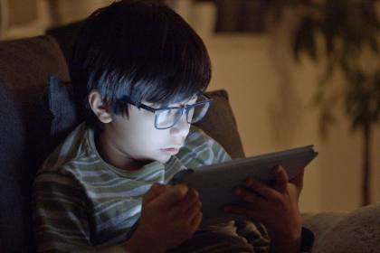 Screen fatigue: Gejala dan 7 cara mengatasi mata lelah