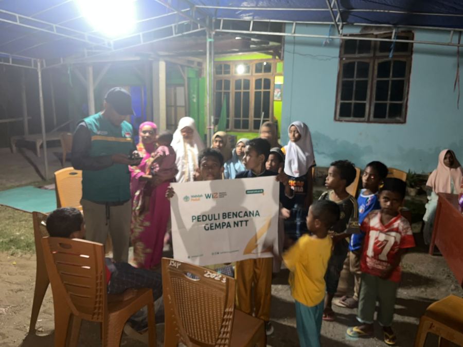 Tim WIZ dan Wahdah Peduli Salurkan Bantuan Darurat Bencana untuk Pengungsi di Riung, Ngada