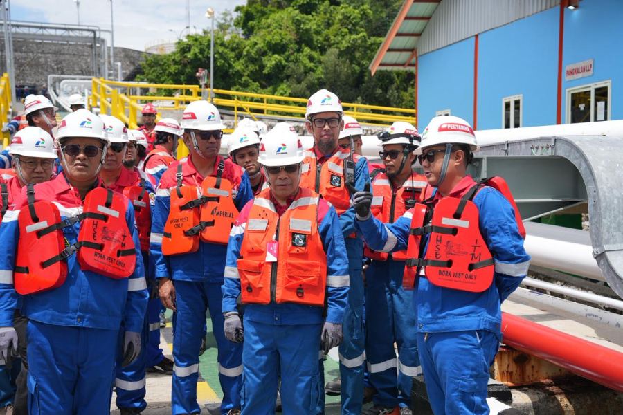 Pertamina Patra Niaga Regional Sulawesi dan Pemerintah Tinjau Langsung FT Bau-Bau, Pastikan Keandalan Distribusi Energi Indonesia Timur