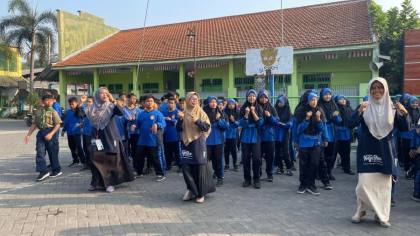 SD Muhammadiyah 1 Krian Biasakan Siswa Senam dan Sarapan Sehat Bersama