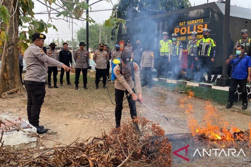 Polres OKU Timur latih personel padamkan karhutla dengan X-Fire
