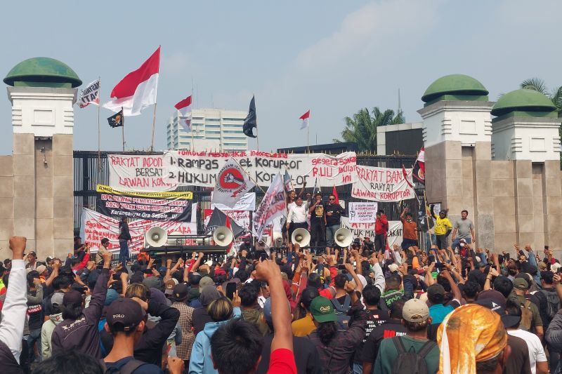 Massa AMPB bubarkan diri usai terima komitmen DPR