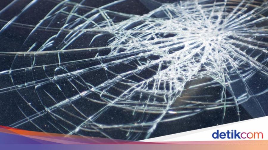 Pemotor Tewas Tabrak Pembatas Jalan Aroepala Makassar