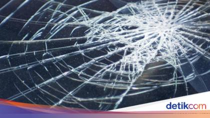 Pemotor Tewas Tabrak Pembatas Jalan Aroepala Makassar