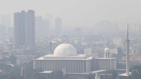 Udara Jakarta Tak Sehat untuk Kelompok Sensitif Pada Sabtu Pagi