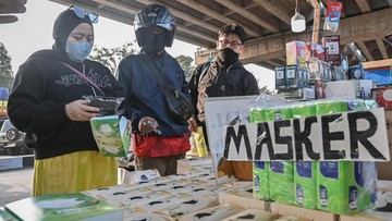 Abu Vulkanik Anak Krakatau Picu Lonjakan Penjualan Masker di Jakarta