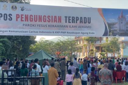 Pascagempa, Ekaristi umat Paroki Aeramo dilaksanakan di luar gereja