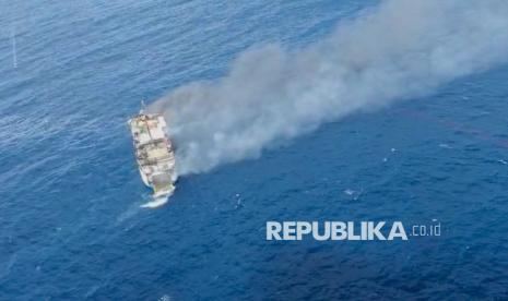 Dua Awak Tewas Akibat Kebakaran, Kapal Dilaporkan Tenggelam dan Bahan Kimia Tumpah