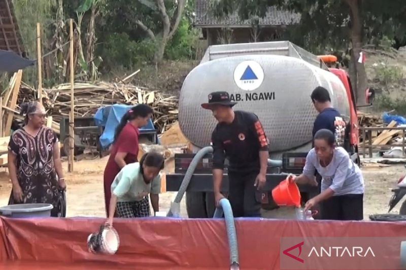 BPBD Ngawi salurkan air bersih bagi 1.884 warga kekeringan di 15 desa