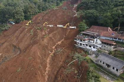 China kerahkan tim penyelamat tangani banjir bandang, longsor di Tibet