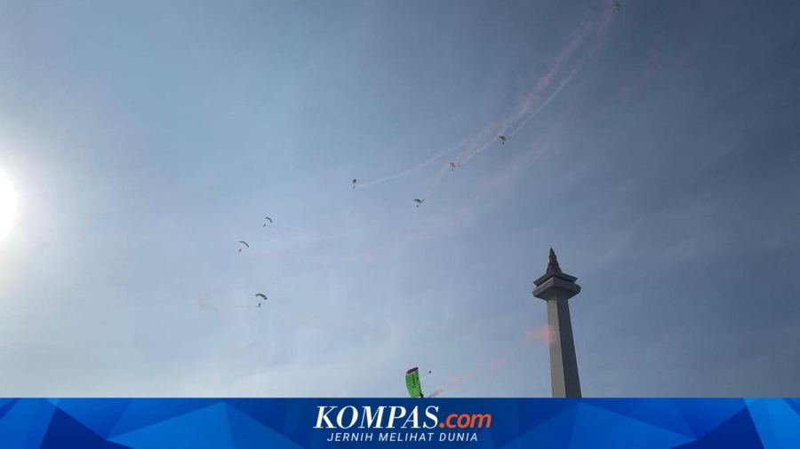 Momen 20 Penerjun Payung Meriahkan Merdeka Run 2026