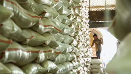 Stok Beras Melimpah, Pangan Korban Gempa NTT Dijamin Aman